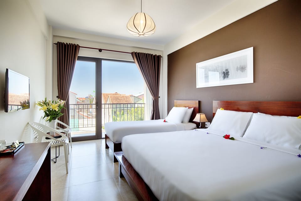 Junior Suite | Egyptian cotton sheets, memory foam beds, minibar, in-room safe