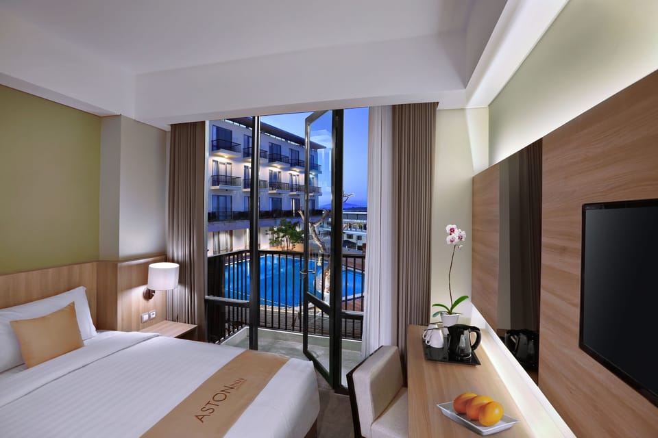 Superior Room with Pool View | In-room safe, desk, WiFi (free), bed sheets