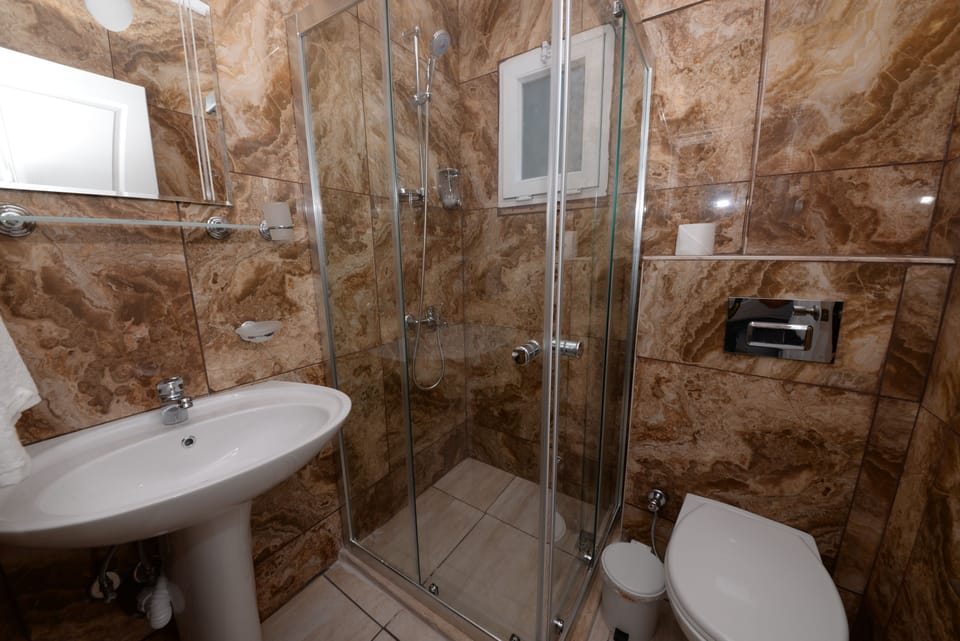 Standard Double Room, Sea View | Bathroom | Shower, free toiletries, hair dryer, towels