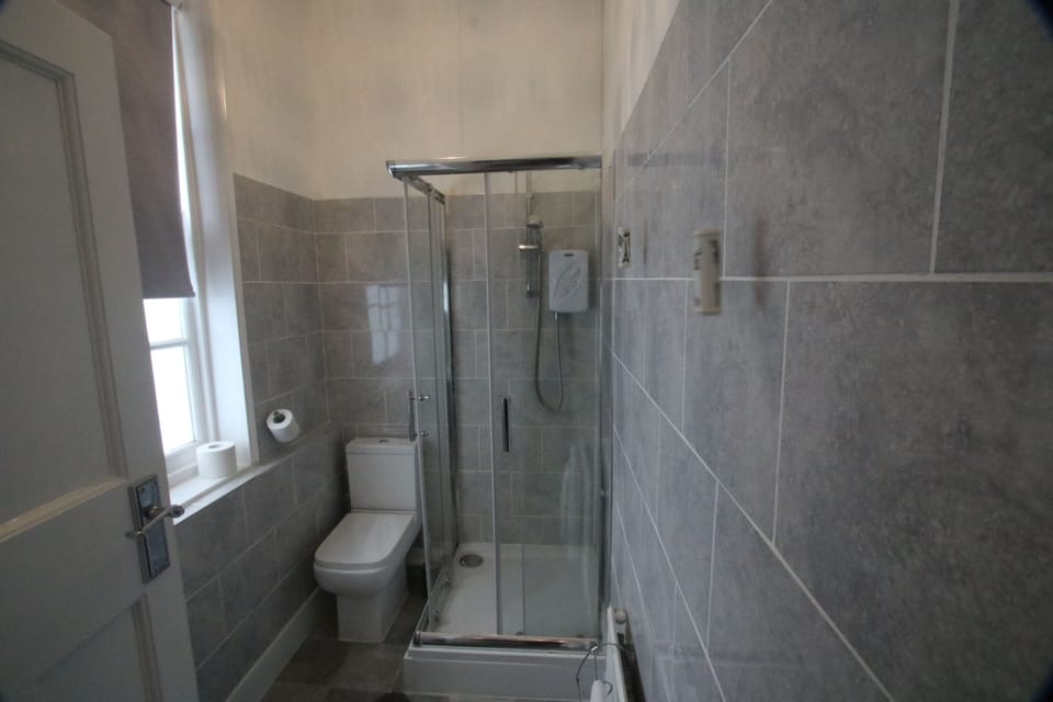 Standard Double Room, Ensuite | Bathroom