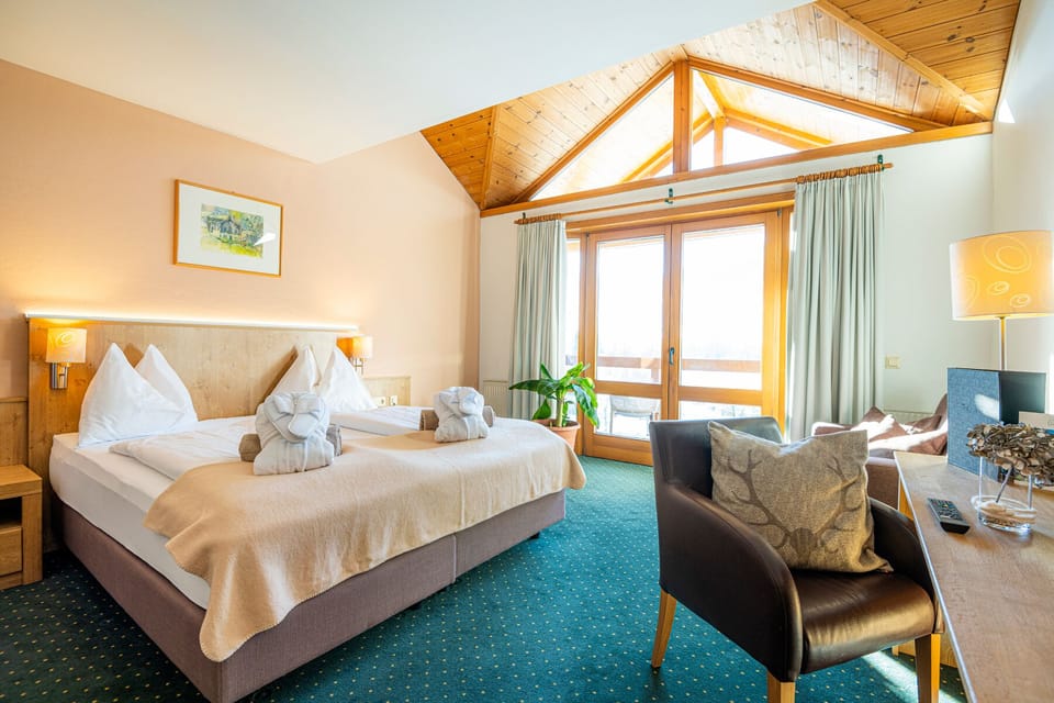 Comfort Double Room | Hypo-allergenic bedding, in-room safe, desk, blackout drapes