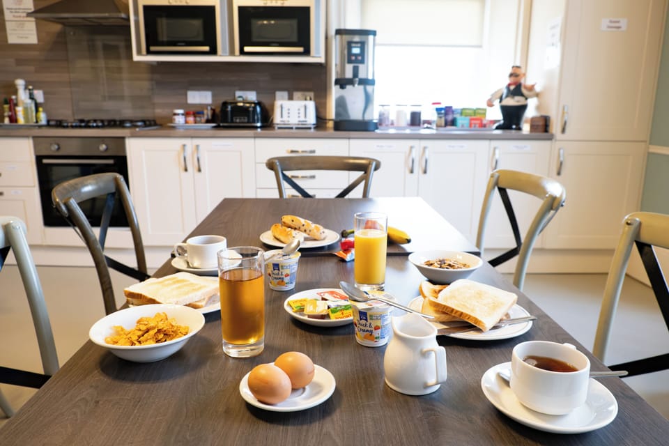 Daily continental breakfast (GBP 5.50 per person)