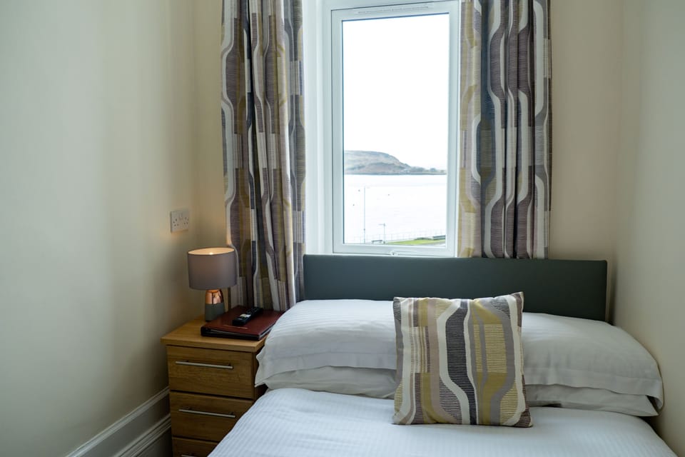 Ayres Single Room, Sea View | Free WiFi, bed sheets