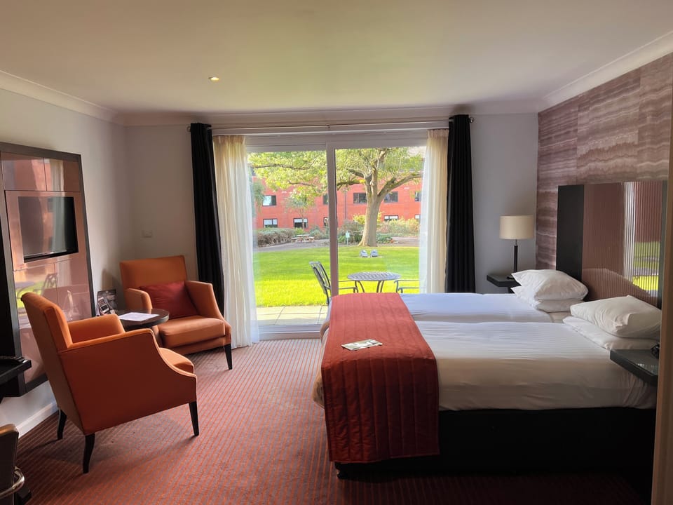 Superior Room (for 4) | Desk, soundproofing, iron/ironing board, free WiFi