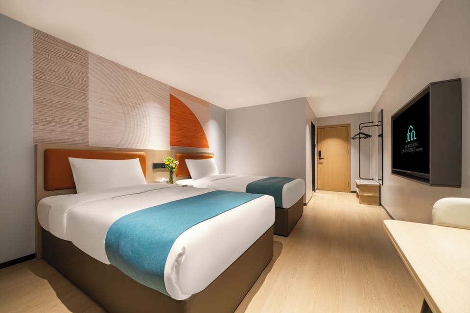Deluxe Business Twin Room  | Desk, blackout drapes, free WiFi, bed sheets