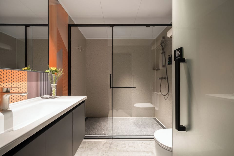 Business Twin Room | Desk, blackout drapes, free WiFi, bed sheets