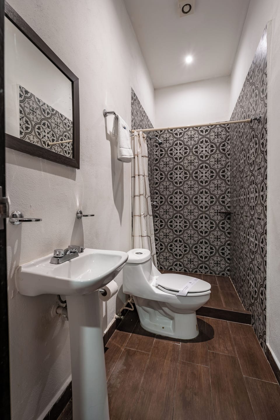 Double Room, 2 Double Beds | Bathroom | Shower, free toiletries, towels