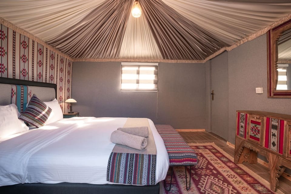 WiFi (free), bed sheets