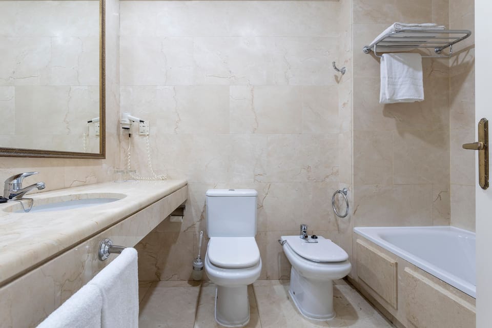 Deep soaking tub, free toiletries, hair dryer, towels