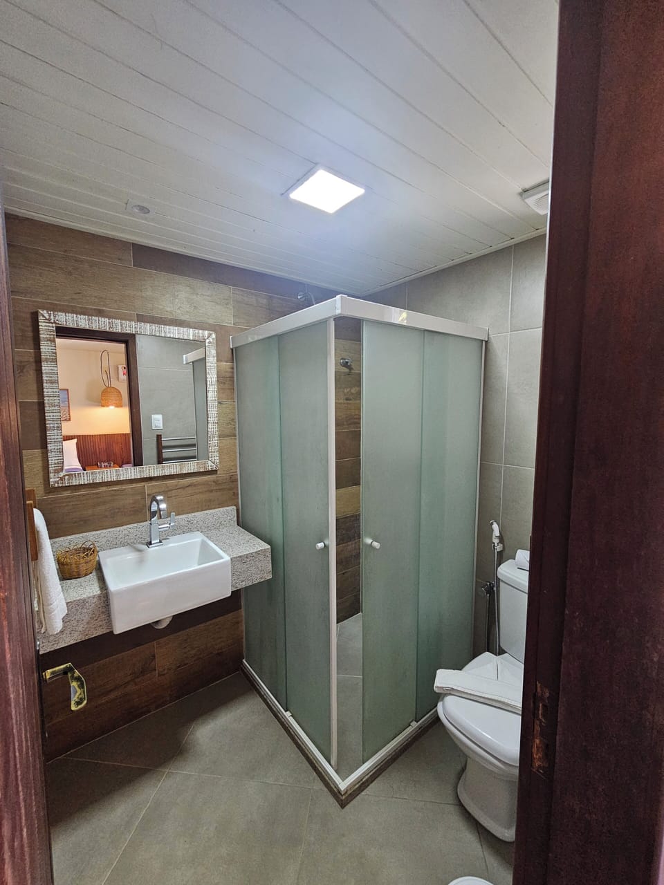 Shower, free toiletries, hair dryer