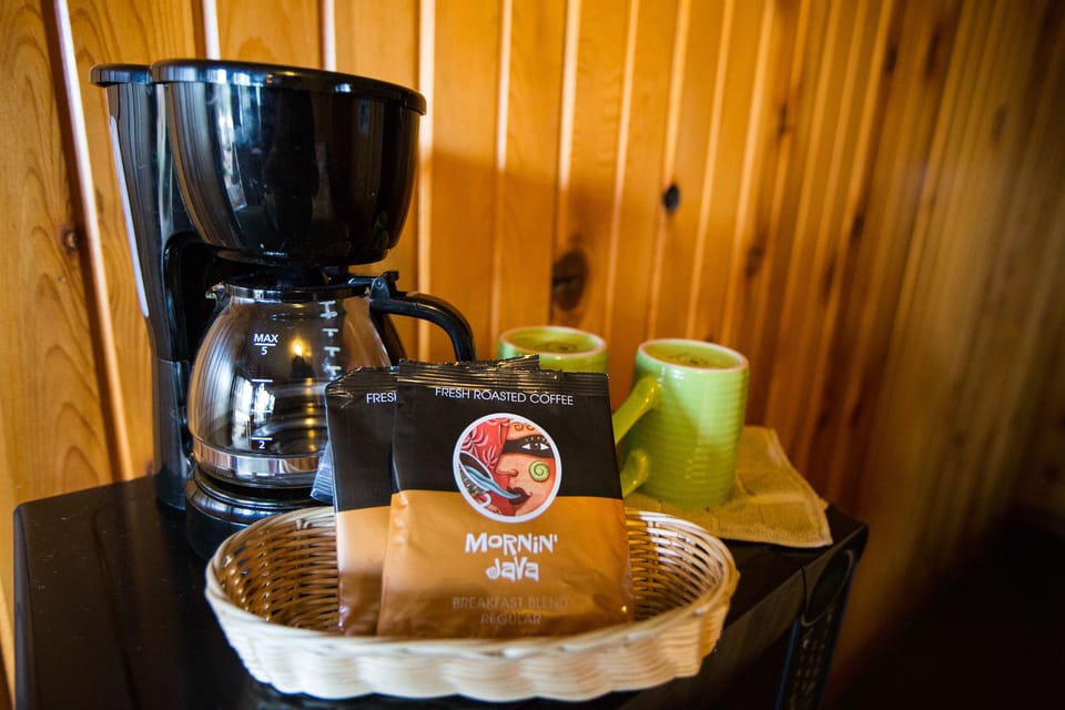 Standard Room, 1 King Bed, Refrigerator & Microwave, Lakeside | Coffee and/or coffee maker