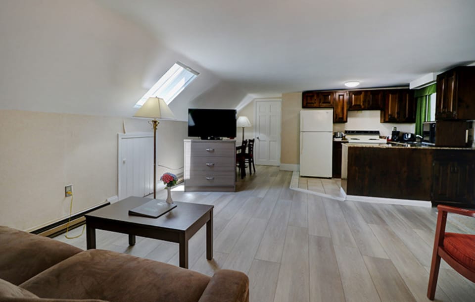 Apartment, 1 King Bed with Sofa bed | Living room | TV