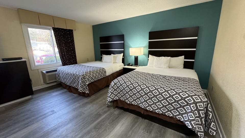 Desk, iron/ironing board, rollaway beds, free WiFi