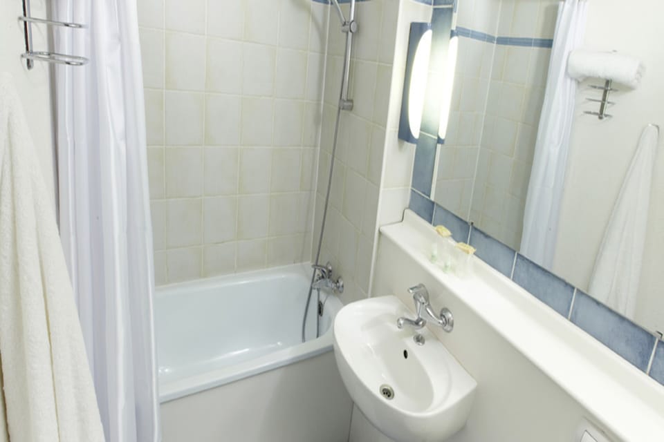 Combined shower/tub, eco-friendly toiletries, hair dryer, towels