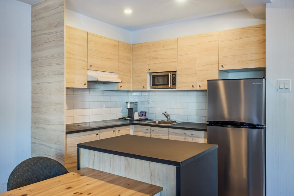 Junior Suite, 1 King Bed with Sofa bed, Kitchenette | Private kitchen | Coffee/tea maker, fridge, shared microwave
