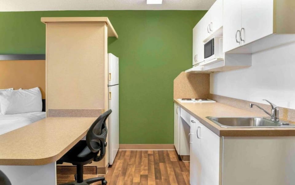 Desk, iron/ironing board, WiFi (free), bed sheets