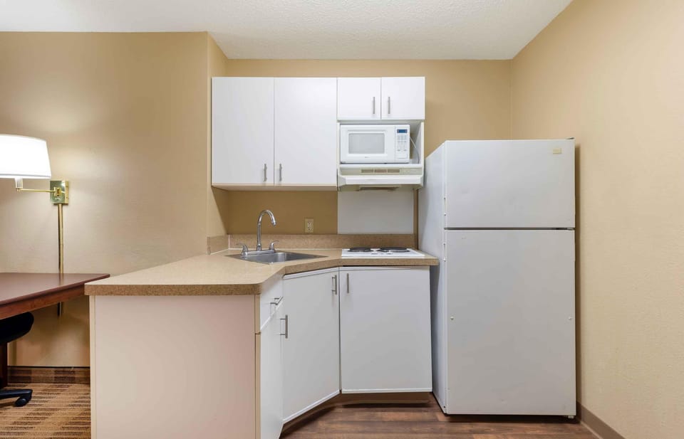 Studio, 2 Double Beds, Non Smoking | Private kitchen | Coffee/tea maker, full-size fridge, microwave, stovetop