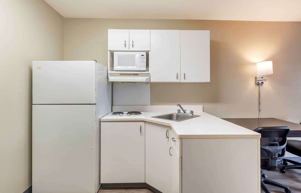 Studio, 2 Double Beds, Non Smoking, Refrigerator & Microwave | Private kitchen | Fridge, microwave, stovetop, coffee/tea maker