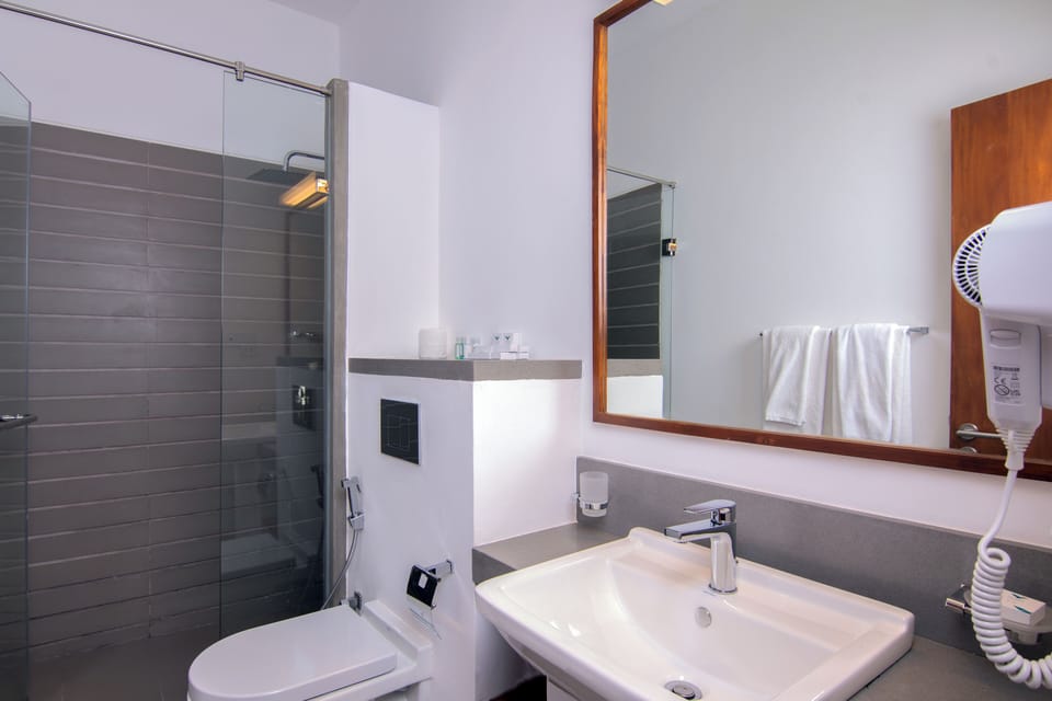 Standard Villa, 2 Bedrooms, Golf View, Garden Area | Bathroom | Shower, free toiletries, hair dryer, bathrobes