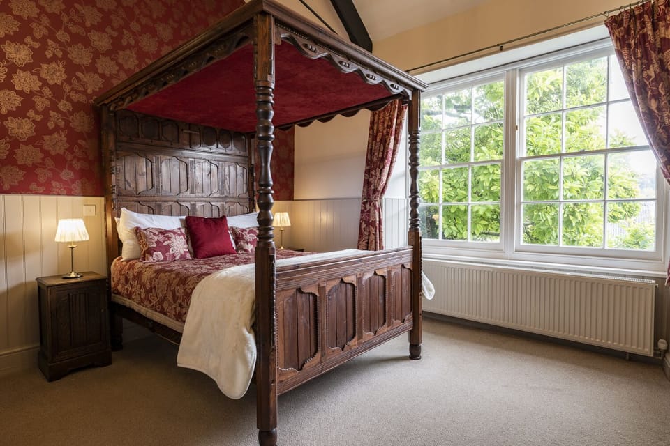 Executive Double Room (Room 7 1st Floor) | Individually decorated, individually furnished, iron/ironing board