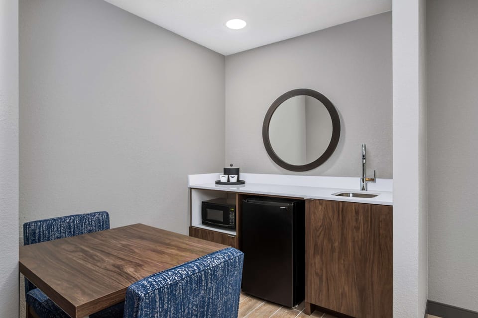 Two room king suite lr one bath | Private kitchenette | Mini-fridge, microwave, coffee/tea maker