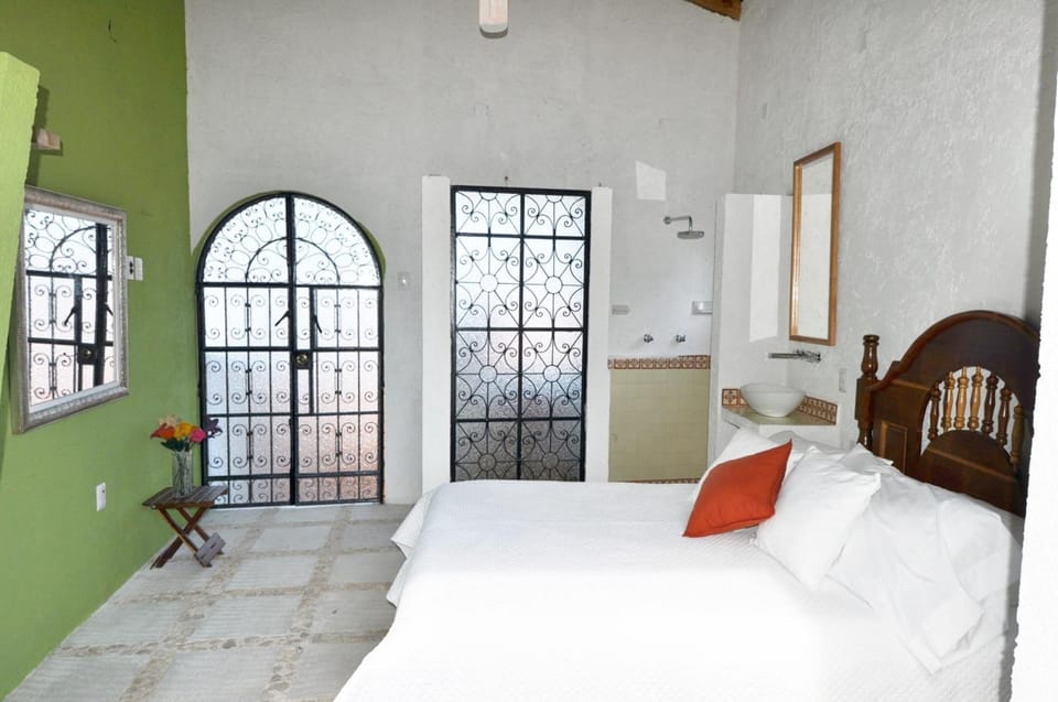 Premium bedding, WiFi (free), individually decorated