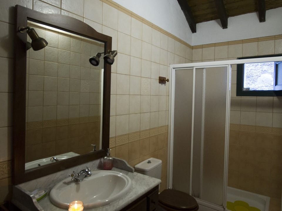 Double or Twin Room, Ensuite, Sea View (Sofia) | Bathroom