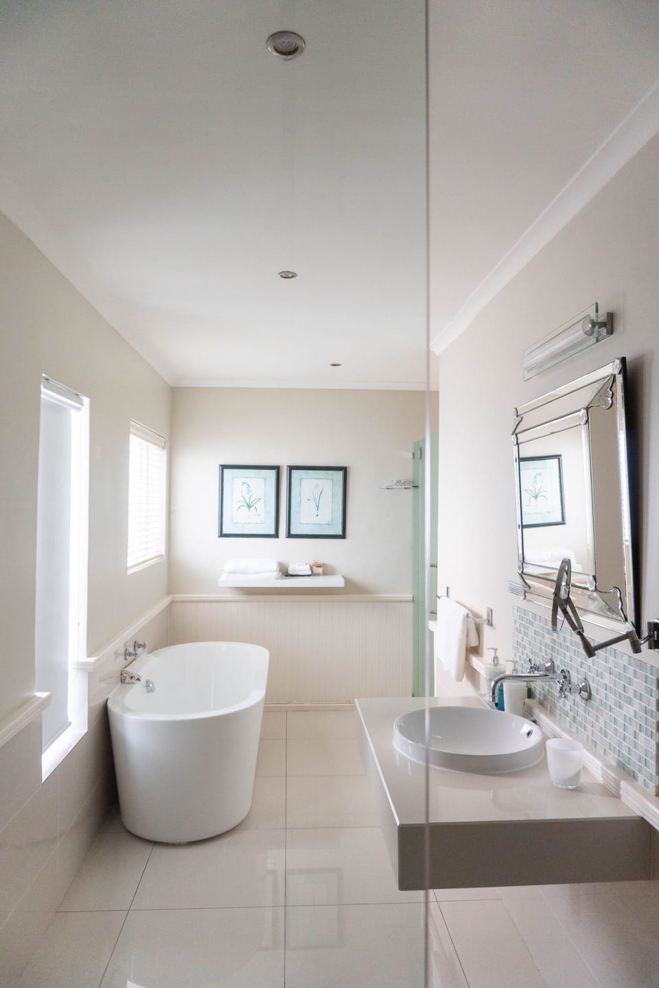 Deluxe Studio | Bathroom | Separate tub and shower, deep soaking tub, free toiletries, hair dryer