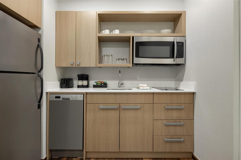 Studio Suite, 1 King Bed | Private kitchen | Fridge, microwave, oven, stovetop