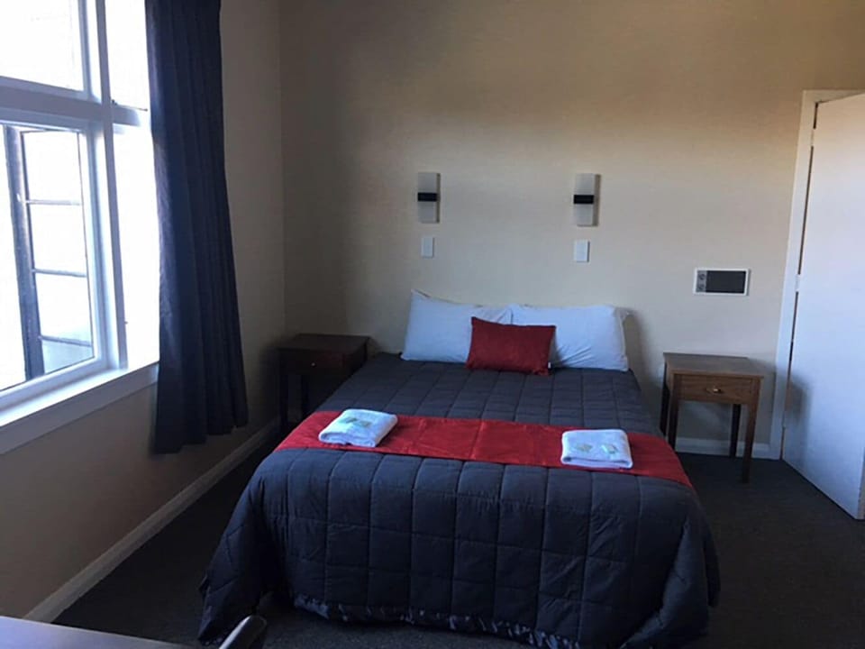 Standard Queen Room | Desk, blackout drapes, iron/ironing board, free WiFi