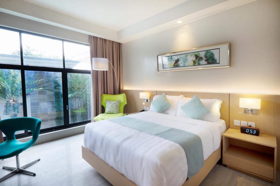 Premium bedding, pillowtop beds, in-room safe, individually decorated