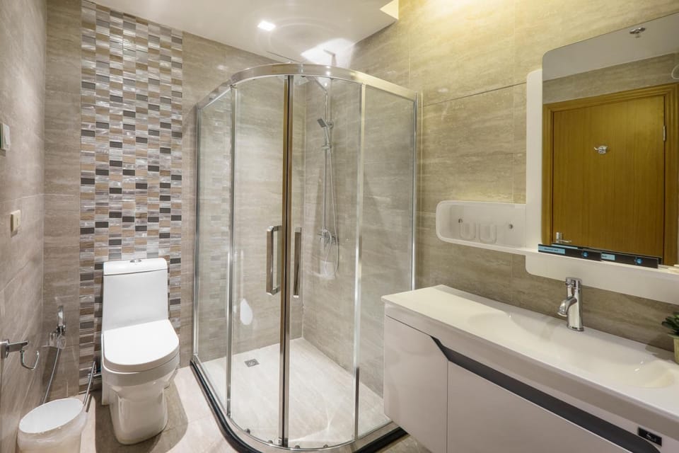 Rainfall showerhead, free toiletries, hair dryer, bidet