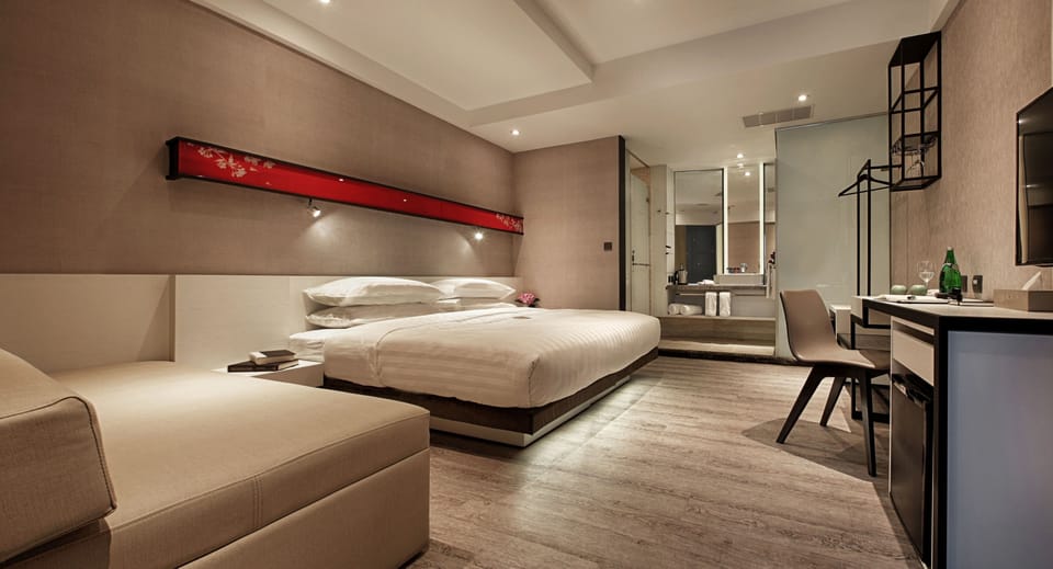 Grand Room | Premium bedding, down comforters, minibar, in-room safe