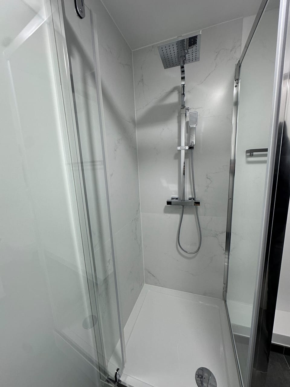 Shower, free toiletries, hair dryer, towels