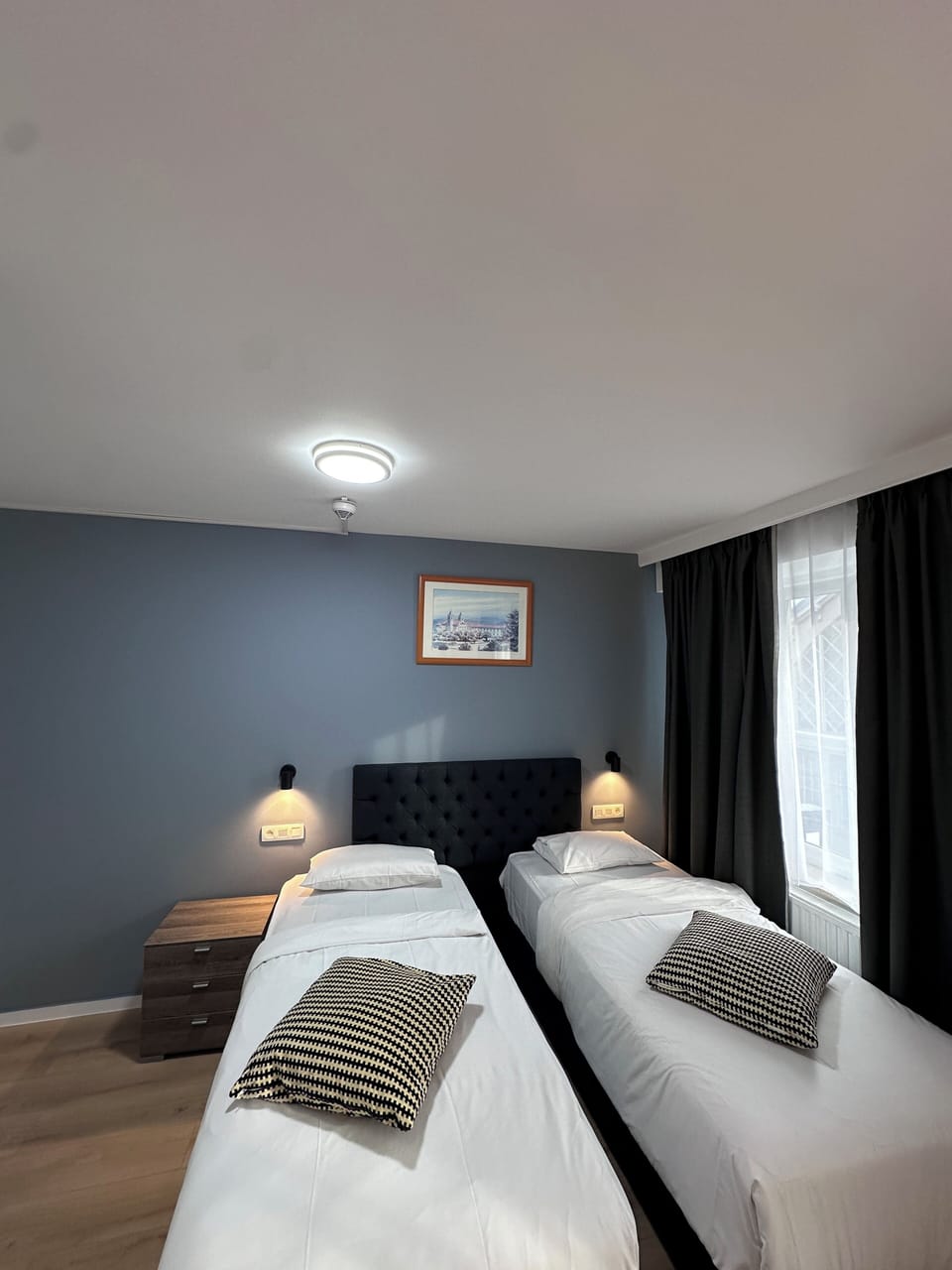 Triple Room | In-room safe, desk, soundproofing, free WiFi