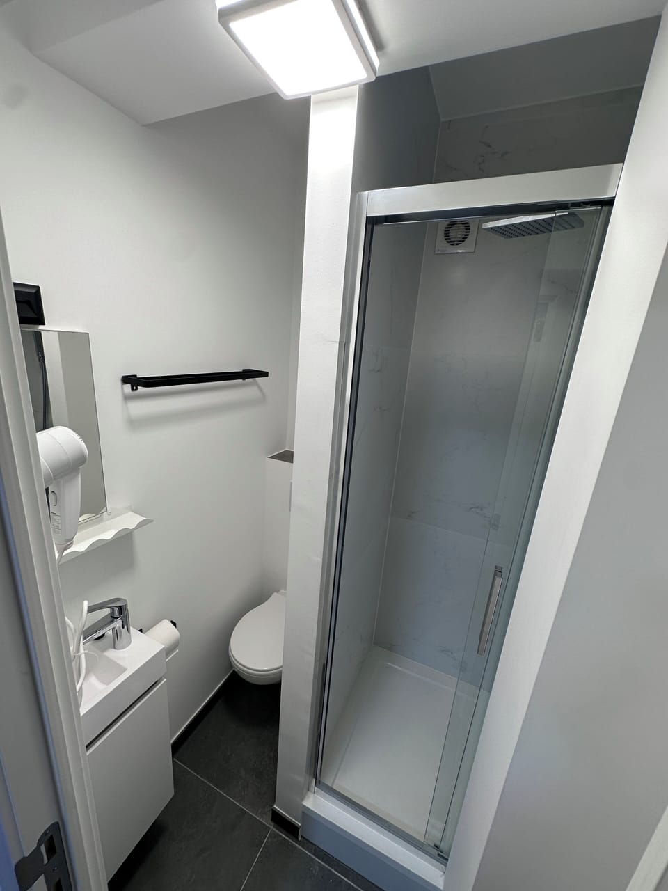 Shower, free toiletries, hair dryer, towels