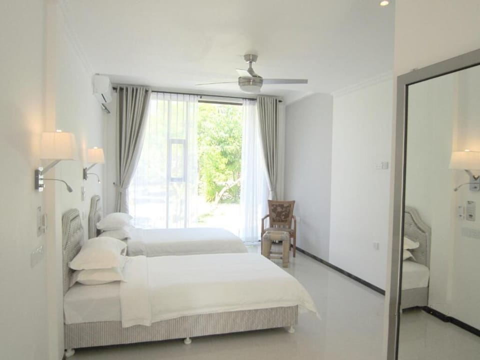 Deluxe Room, 1 Bedroom, Private Bathroom, Beachside | Minibar, in-room safe, desk, blackout drapes
