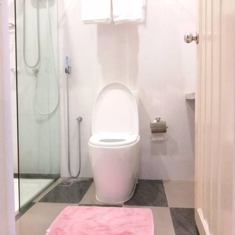 Shower, free toiletries, hair dryer, bathrobes