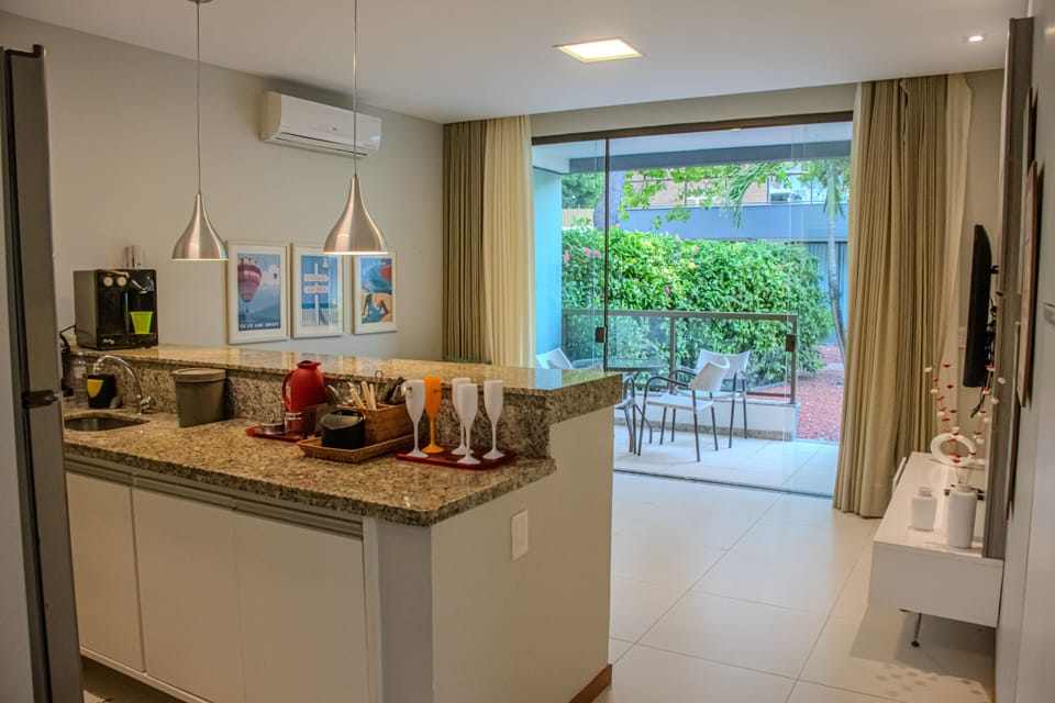 Deluxe Apartment | Private kitchen | Full-size fridge, microwave, oven, stovetop