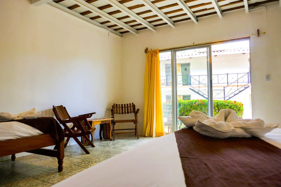 Deluxe Room, 2 Twin Beds | Desk, WiFi (free), bed sheets