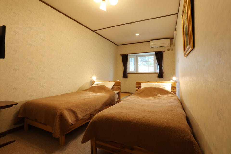 Family Room 3 beds (with Japanese Futons) Non Smoking | Blackout drapes, free WiFi, bed sheets