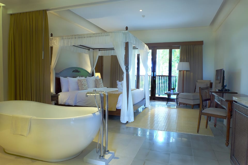 Separate tub and shower, free toiletries, hair dryer, bathrobes