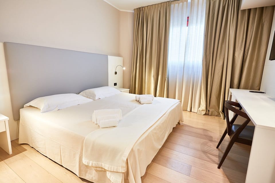 Minibar, in-room safe, desk, soundproofing