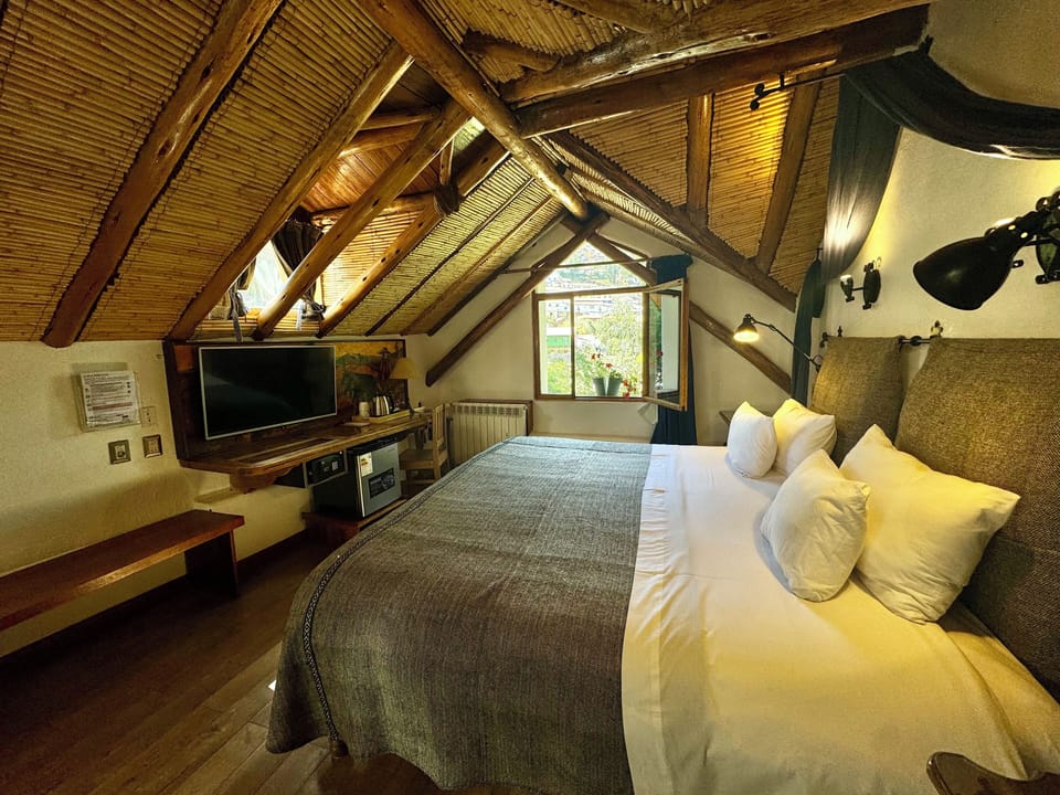 Deluxe Suite, 1 King Bed, Bathtub, Mountain View | Premium bedding, down comforters, pillowtop beds, in-room safe