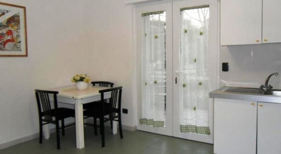 Family Apartment, Multiple Bedrooms, Garden View | Living area