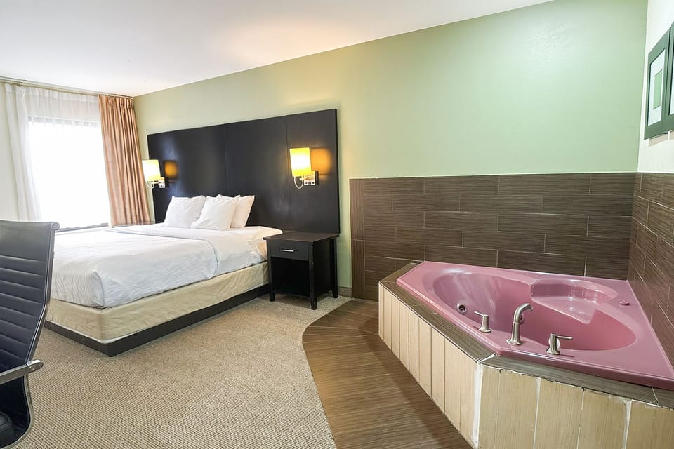 Suite, 1 Bedroom, Jetted Tub | Premium bedding, desk, iron/ironing board, free WiFi