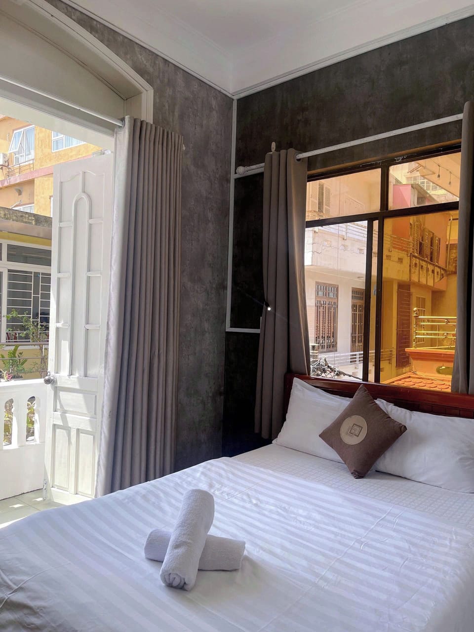 Superior Double Room Single Use, 1 Large Twin Bed, City View | Blackout drapes, iron/ironing board, free WiFi, bed sheets