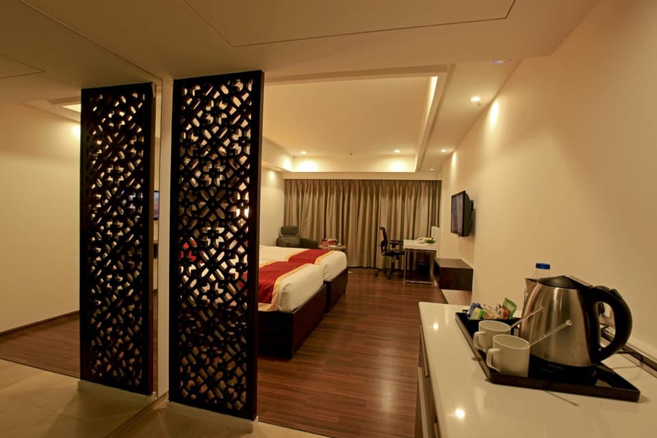 Premium bedding, minibar, in-room safe, desk