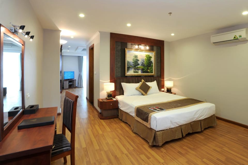 Gallant Suite | Premium bedding, memory foam beds, minibar, in-room safe