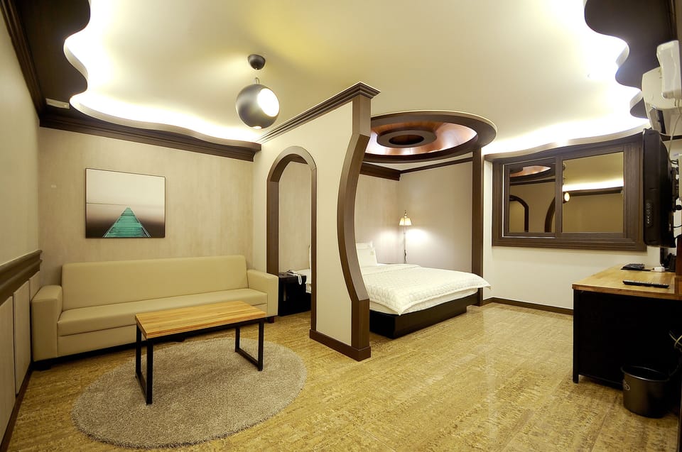 Deluxe Room | Down comforters, Select Comfort beds, desk, free WiFi